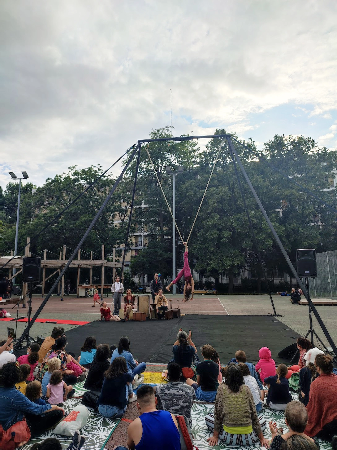 trapeziste sur une corde spectacle